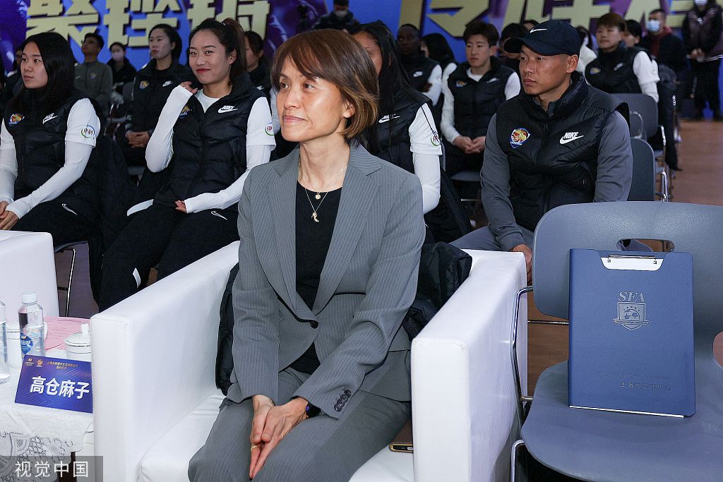 他觉得，只要自己能扛过这一波，就算把炸药全用完也无所谓。